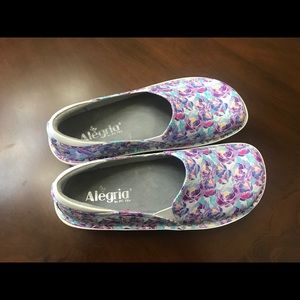 Alegria Brand New Nursing Shoes! Sz 37!